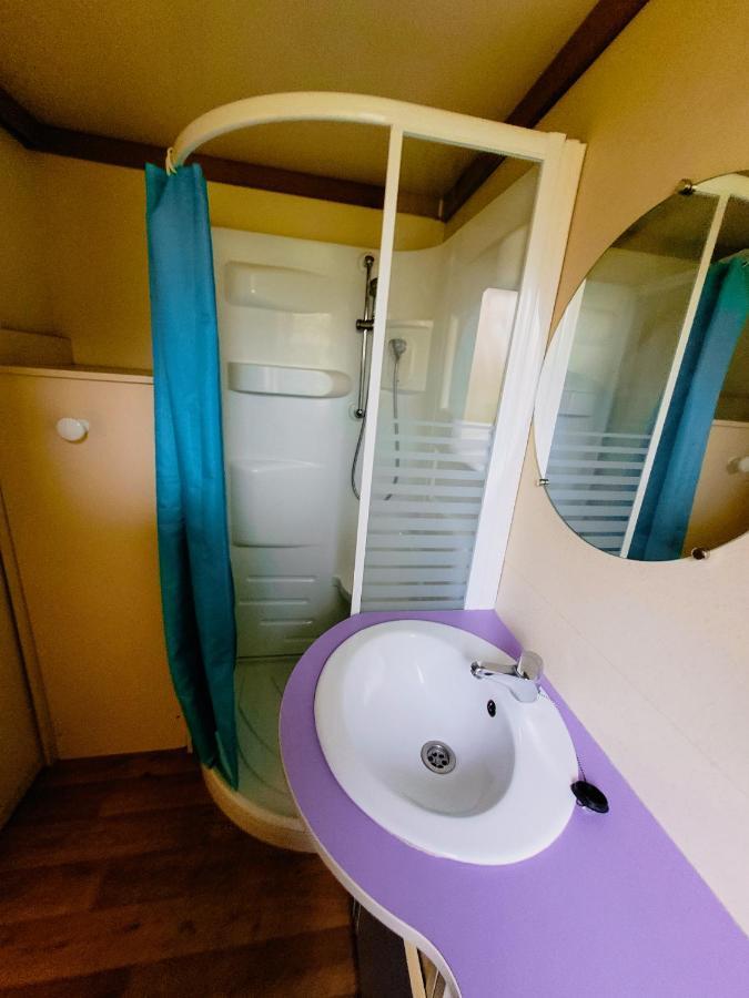 Camping Les Hirondelles 布尔圣玛丽 外观 照片