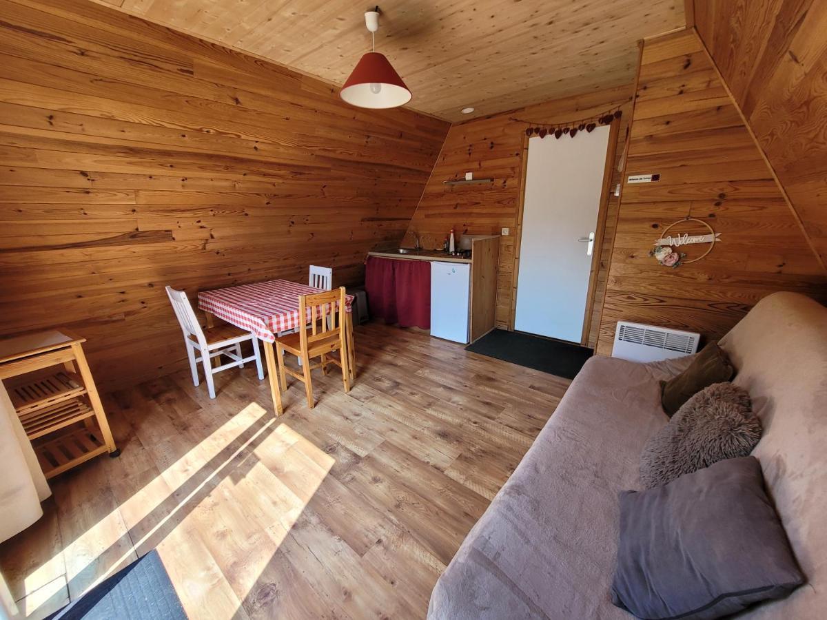 Camping Les Hirondelles 布尔圣玛丽 外观 照片