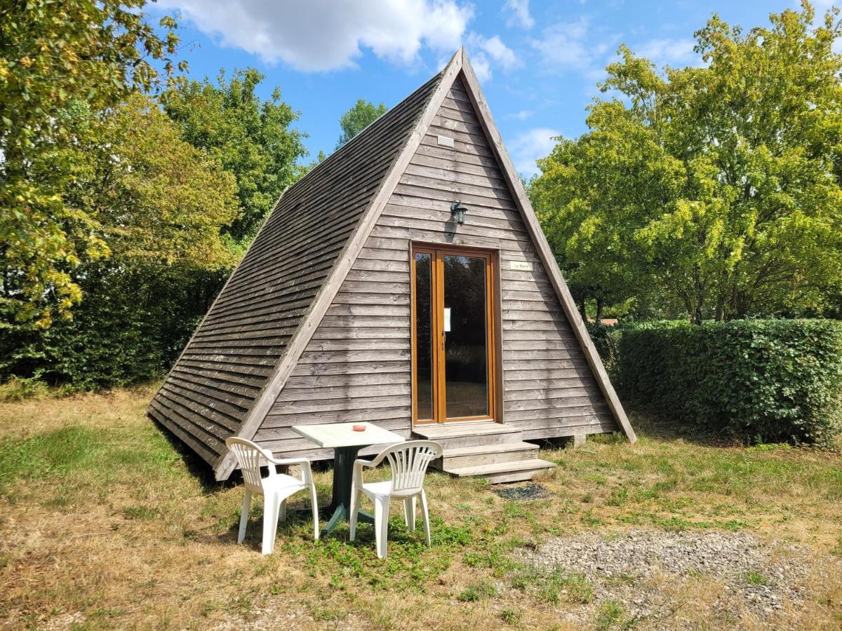 Camping Les Hirondelles 布尔圣玛丽 外观 照片