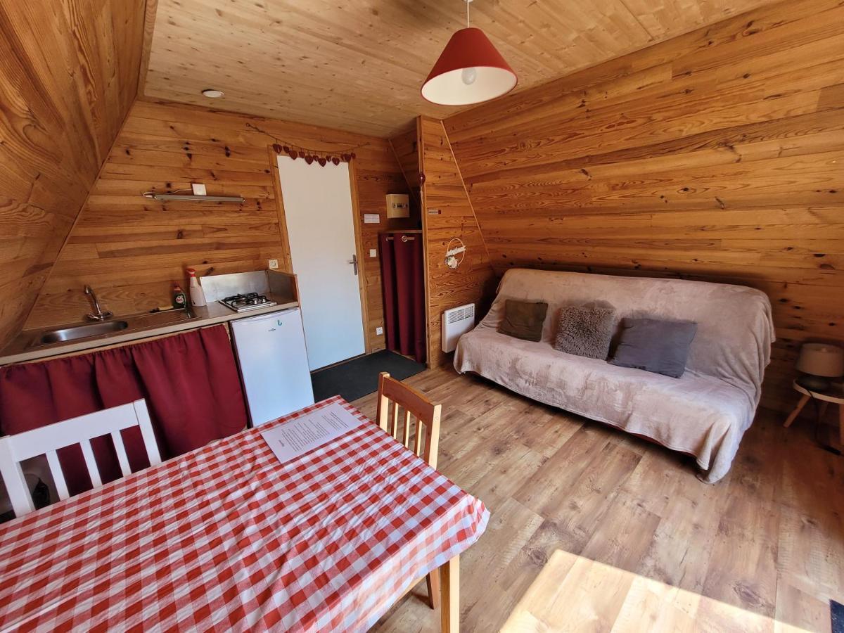 Camping Les Hirondelles 布尔圣玛丽 外观 照片