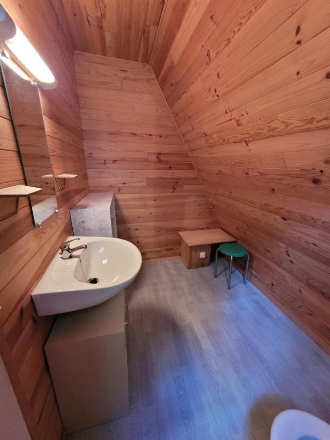 Camping Les Hirondelles 布尔圣玛丽 外观 照片