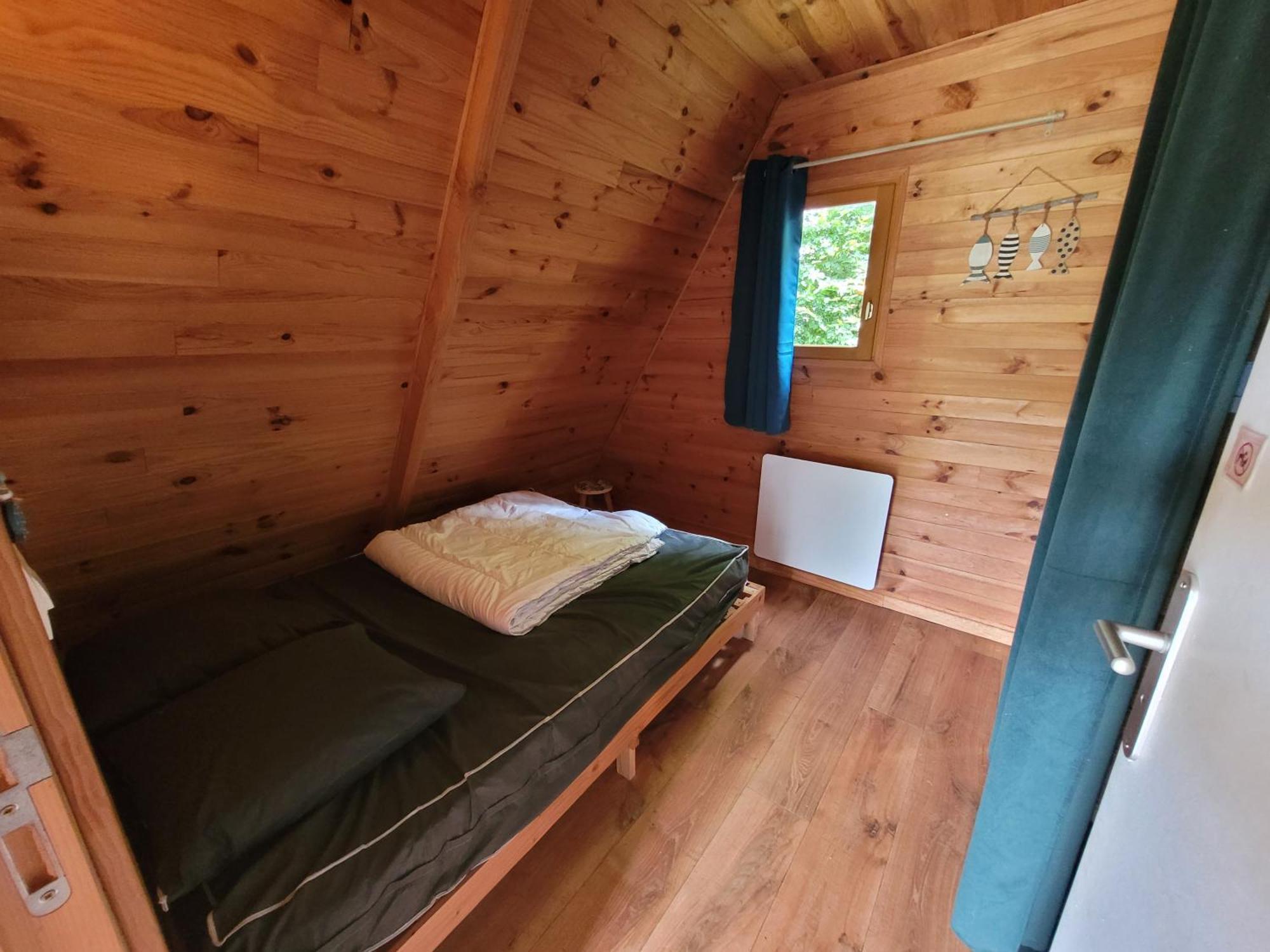 Camping Les Hirondelles 布尔圣玛丽 外观 照片