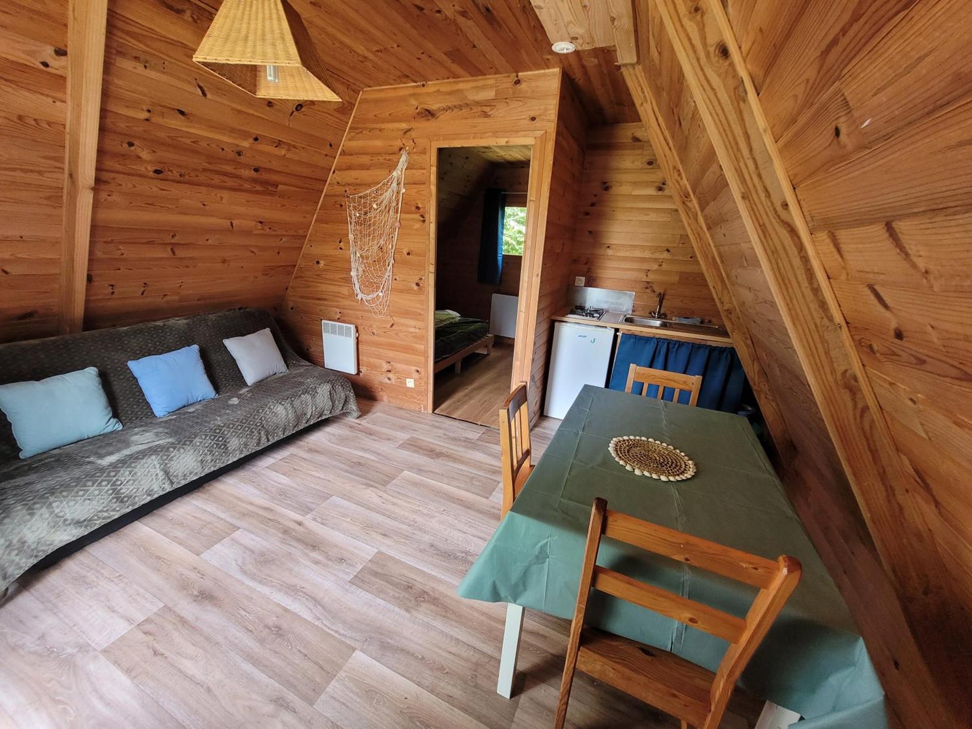 Camping Les Hirondelles 布尔圣玛丽 外观 照片