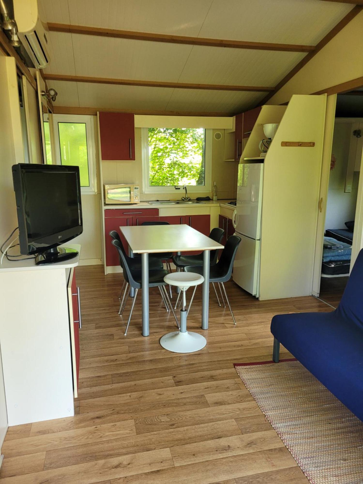 Camping Les Hirondelles 布尔圣玛丽 外观 照片