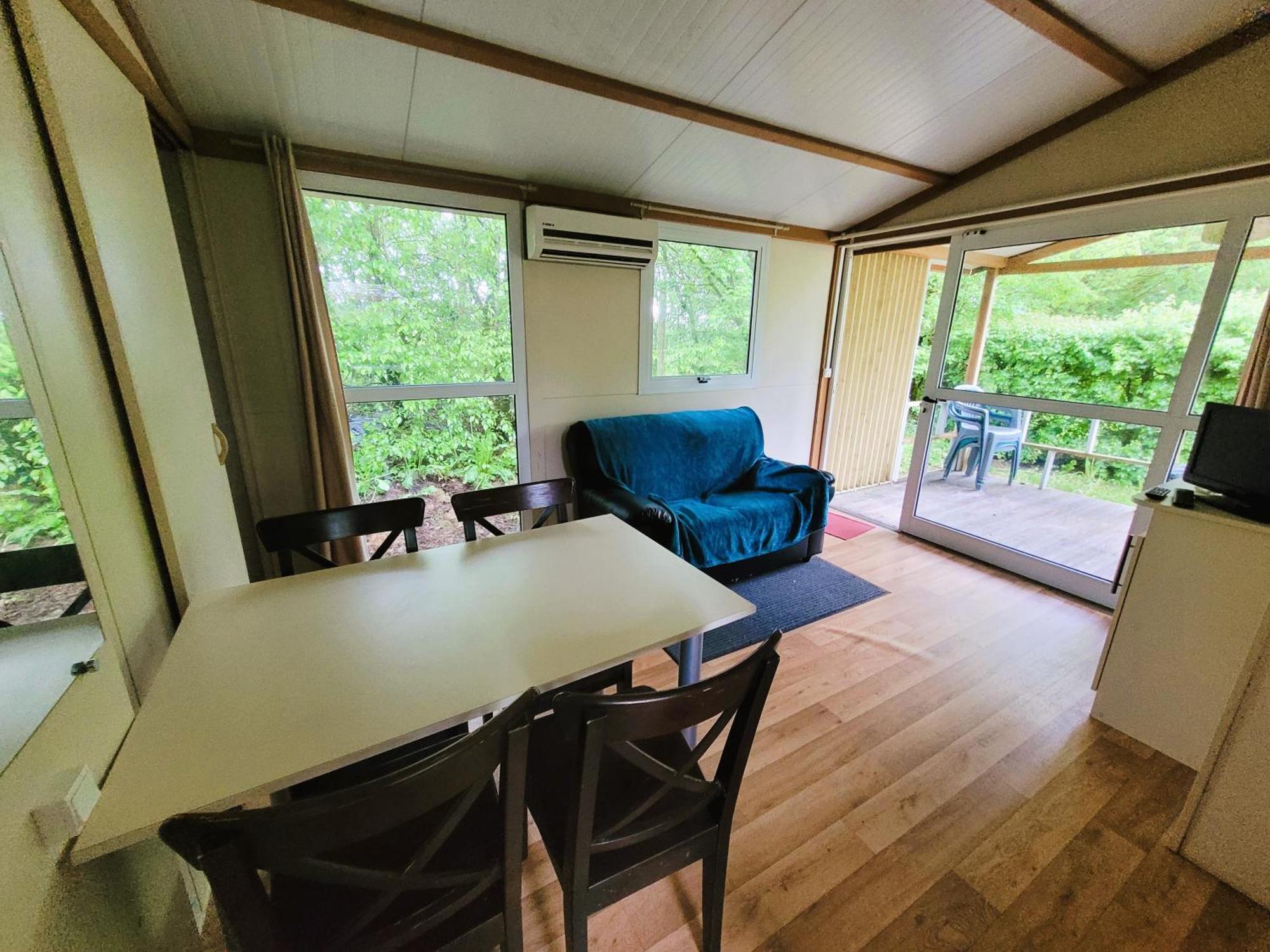 Camping Les Hirondelles 布尔圣玛丽 外观 照片