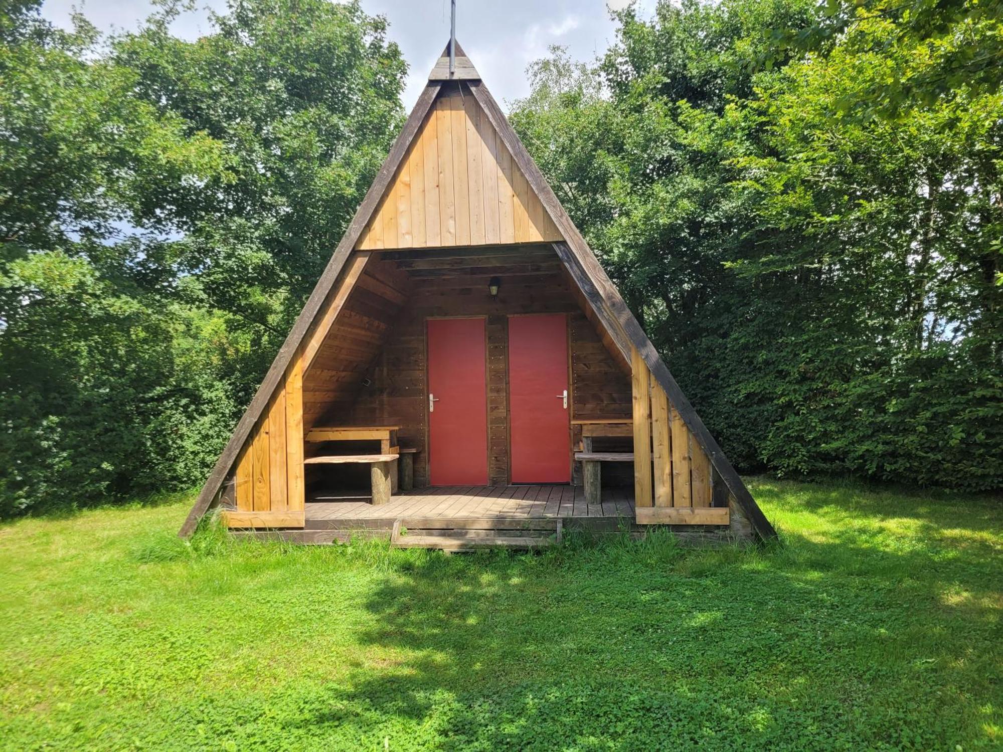 Camping Les Hirondelles 布尔圣玛丽 外观 照片