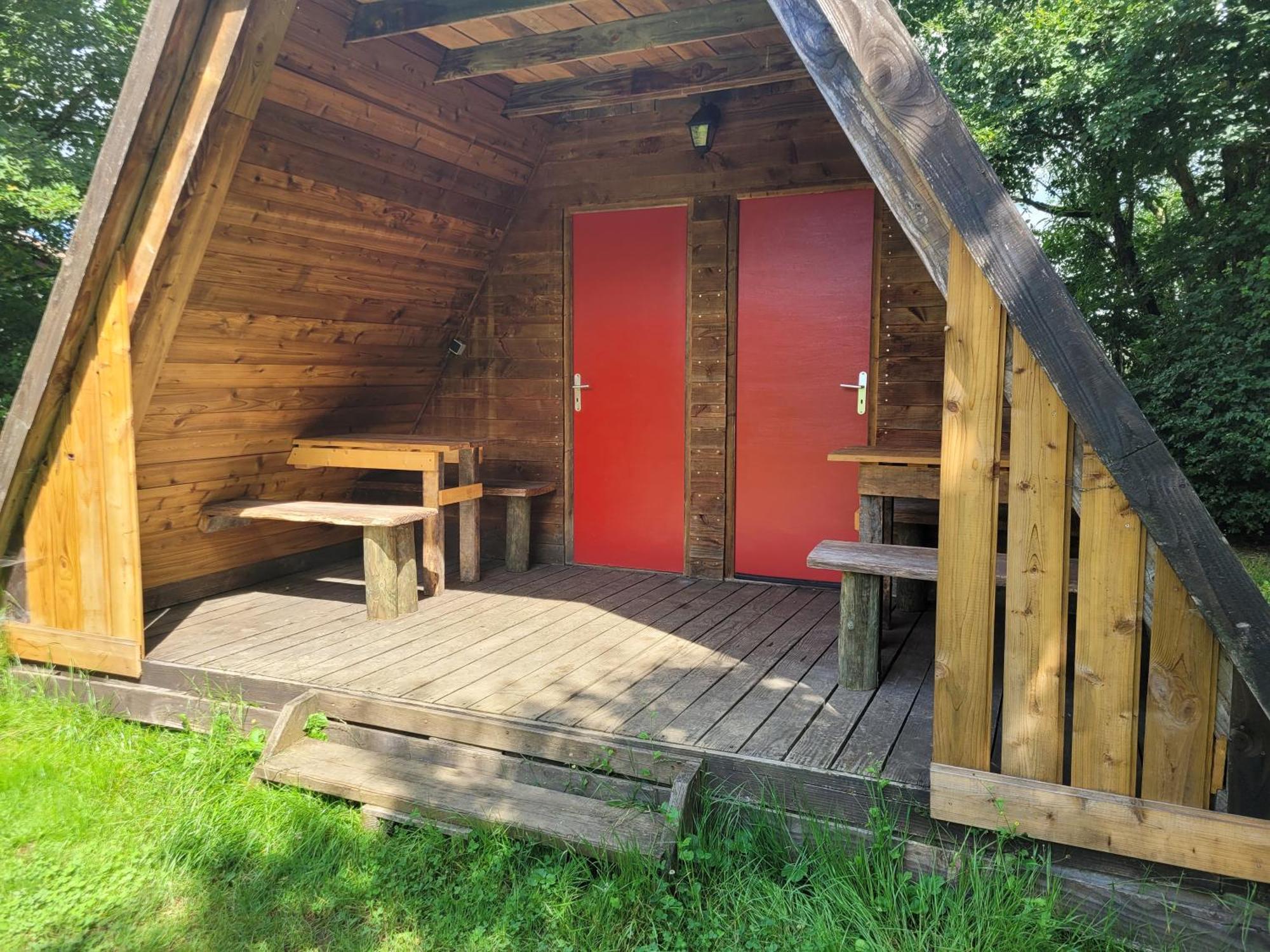 Camping Les Hirondelles 布尔圣玛丽 外观 照片