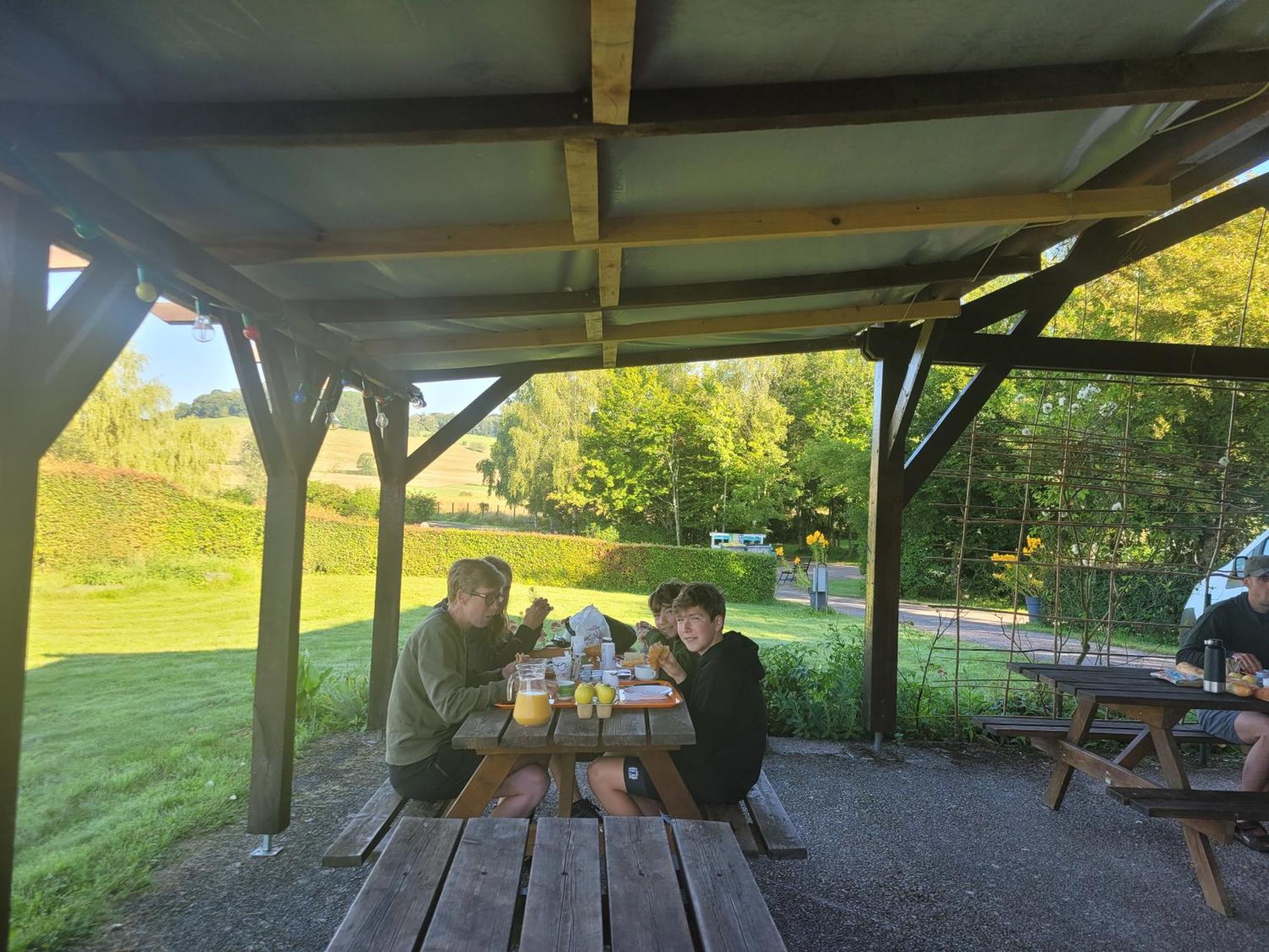 Camping Les Hirondelles 布尔圣玛丽 外观 照片