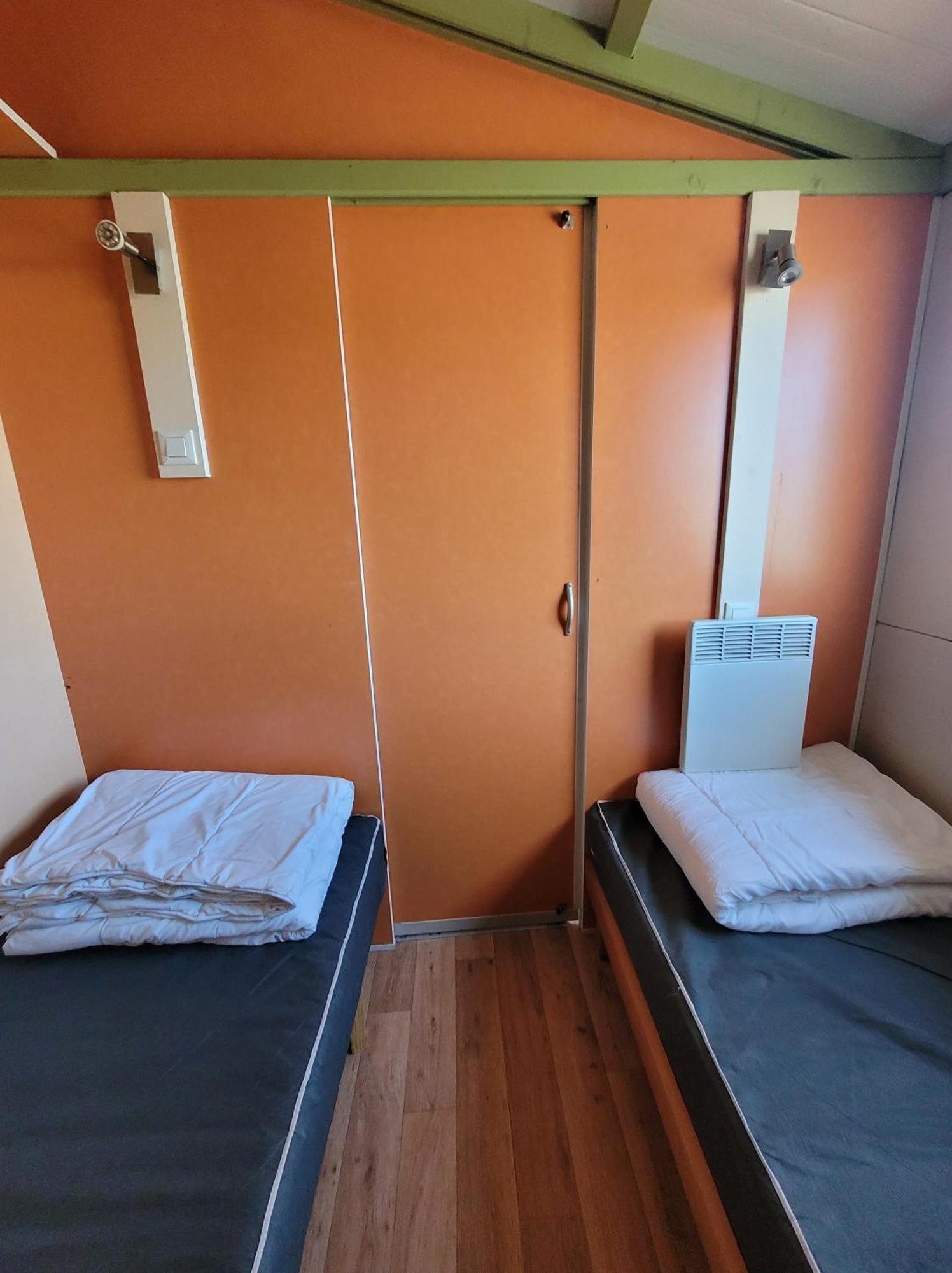 Camping Les Hirondelles 布尔圣玛丽 外观 照片