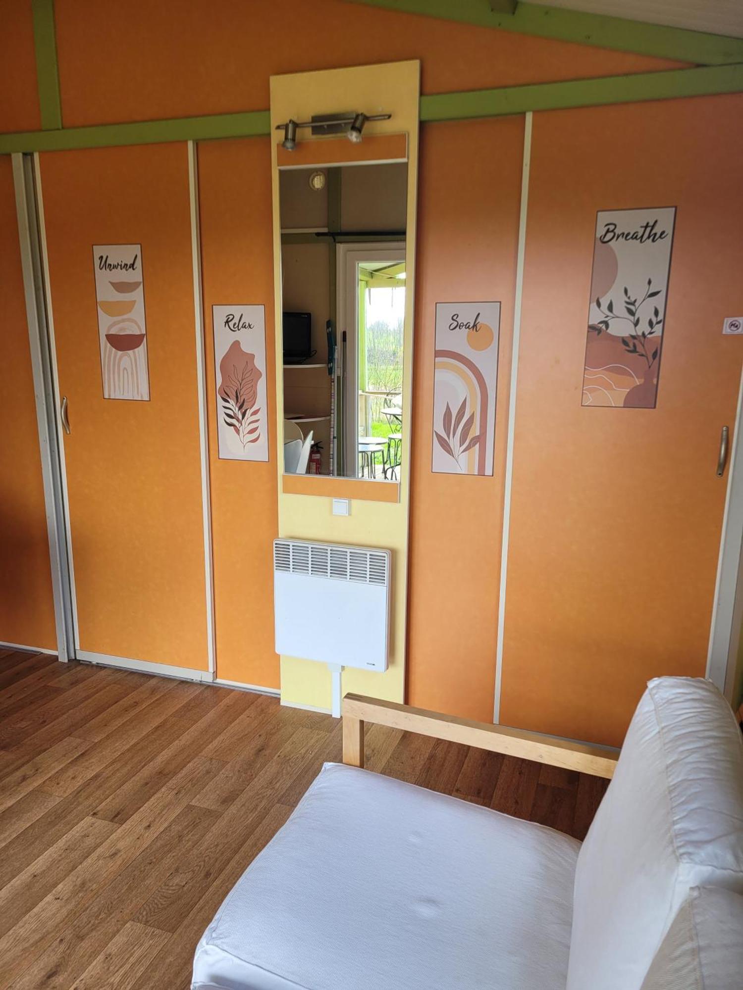 Camping Les Hirondelles 布尔圣玛丽 外观 照片